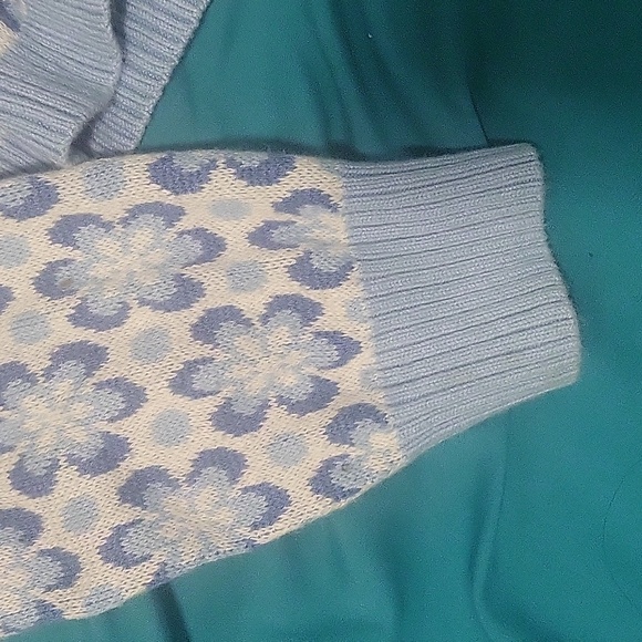 Like New Hollister cardigan - Picture 3 of 7